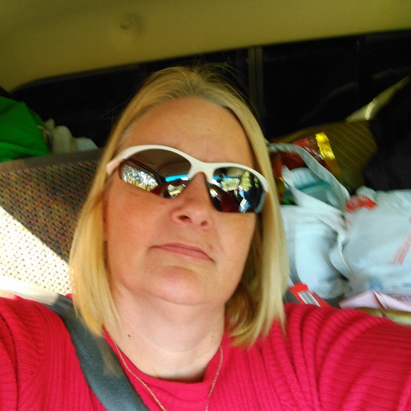 Meet your Posher, Michele - Picture 1 of 1